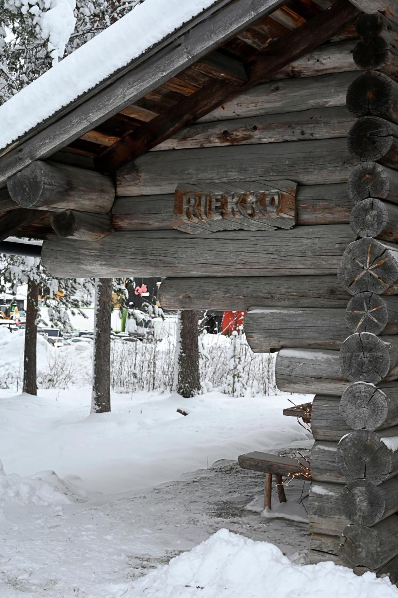 Classic Log Cabin Ski-in Ski-out view 5