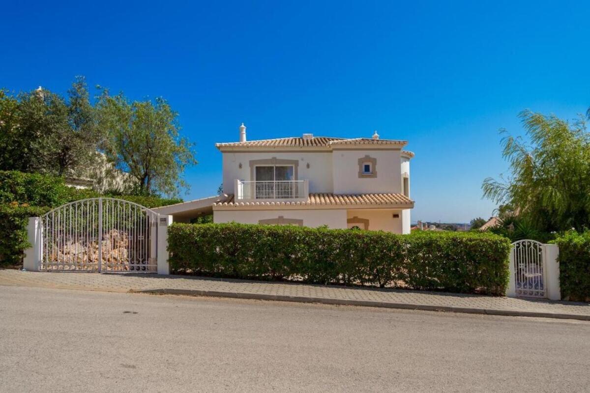 Four Bedroom Villa with private pool Oasis Parque AT09 view 3