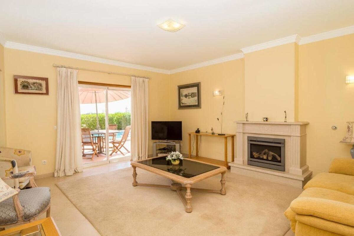 Four Bedroom Villa with private pool Oasis Parque AT09 view 4