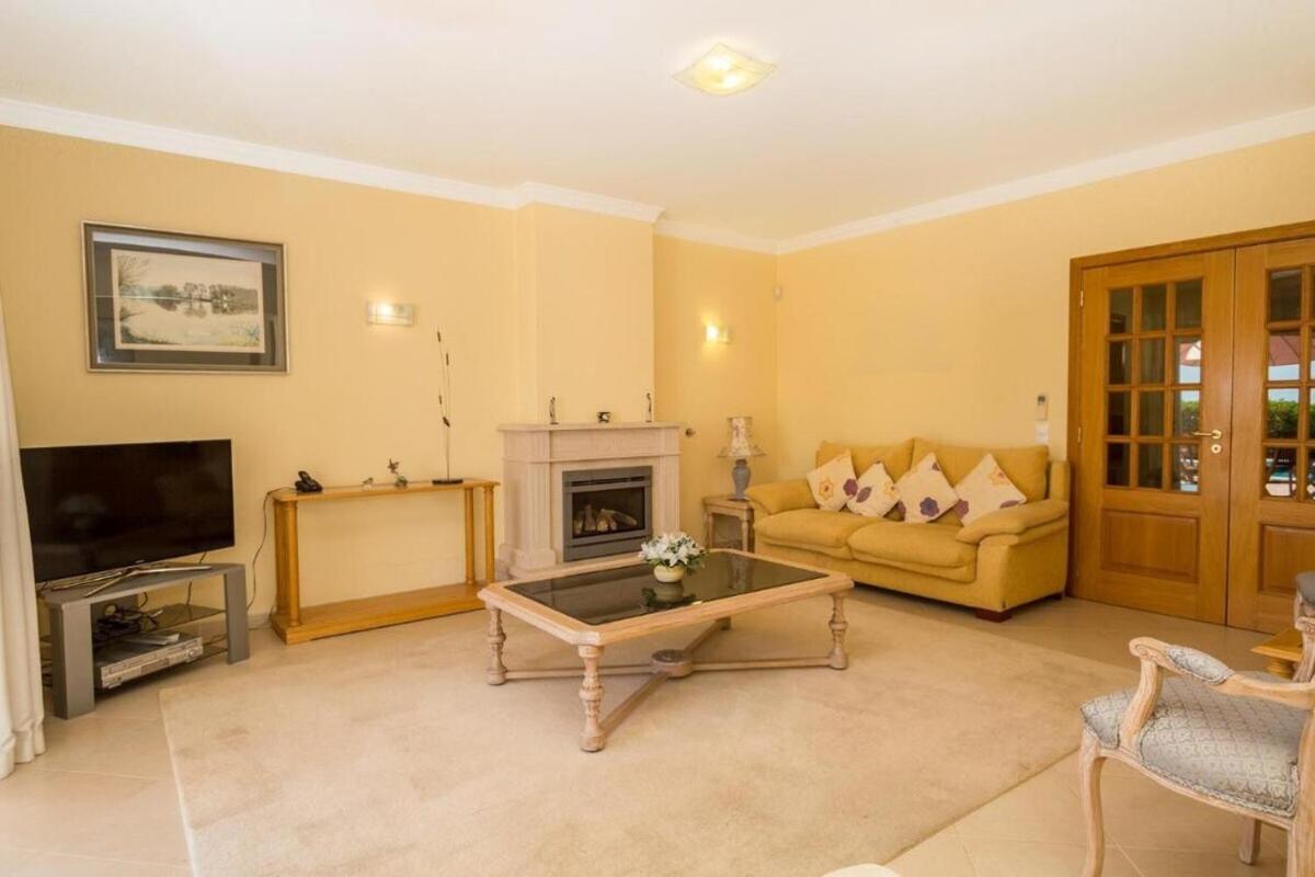 Four Bedroom Villa with private pool Oasis Parque AT09 view 5