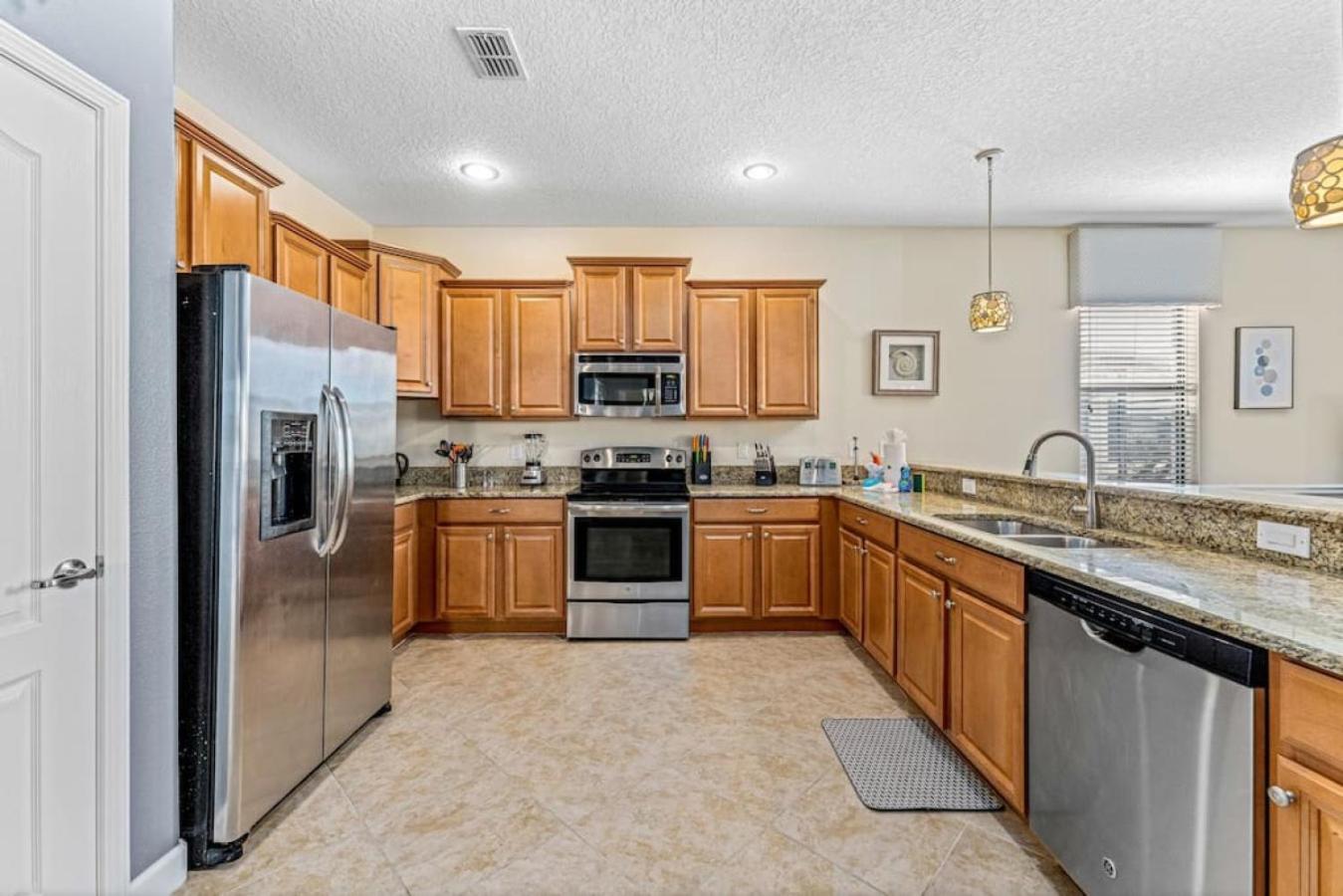 Modern 8-Bed Champions Gate Disney Magic Awaits