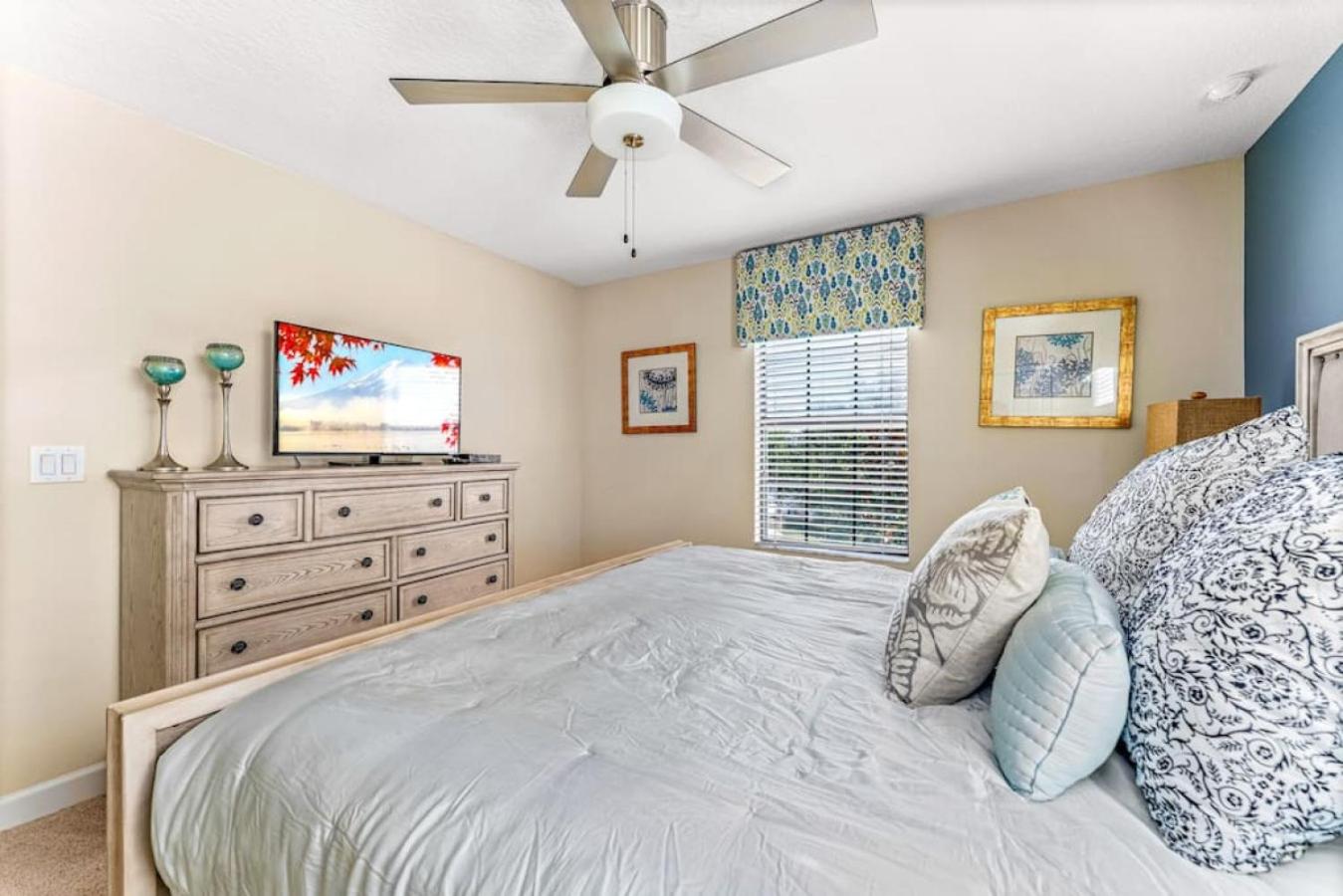 Modern 8-Bed Champions Gate Disney Magic Awaits