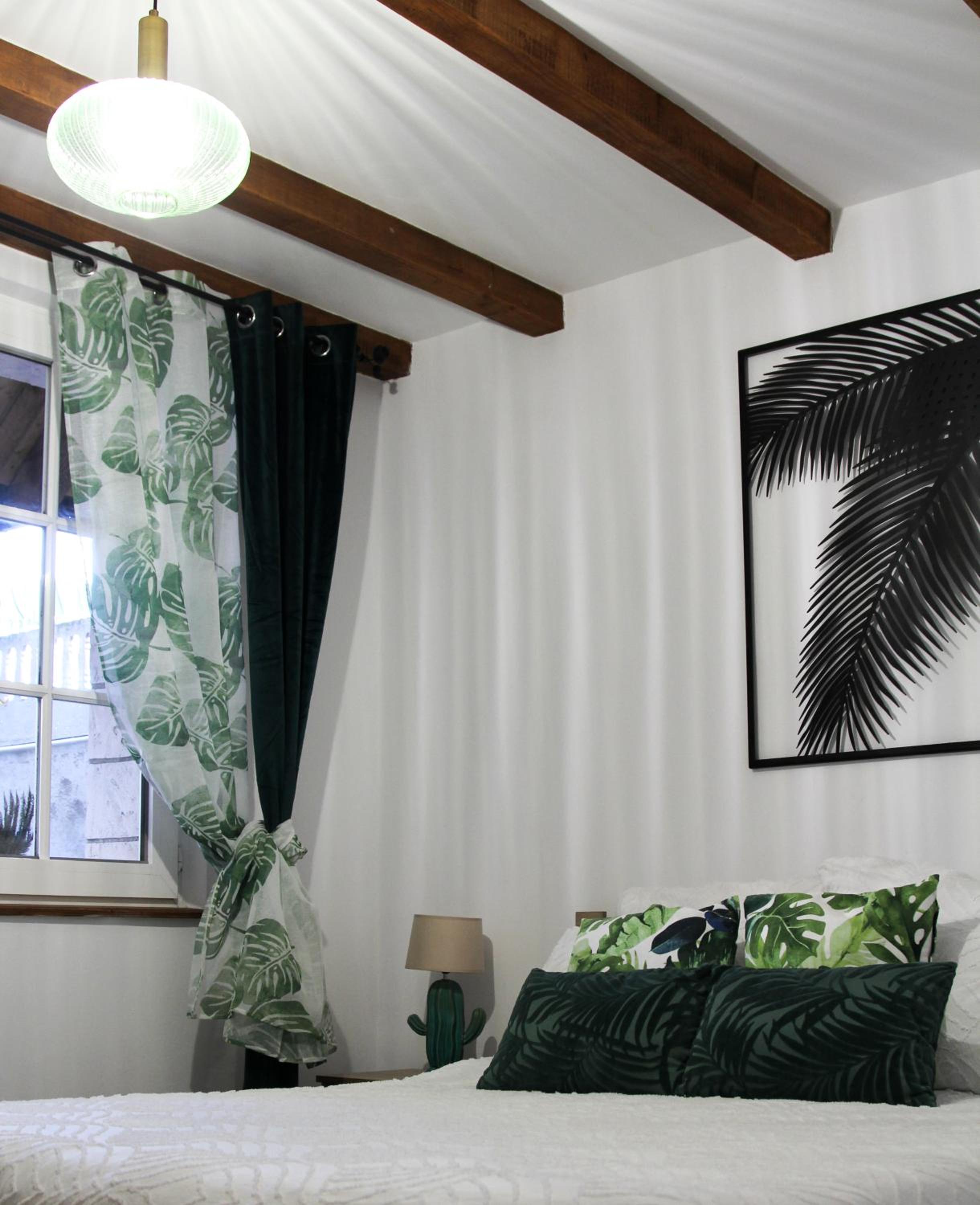 Cozy Cottage - Free Parking, Self Check-in view 5