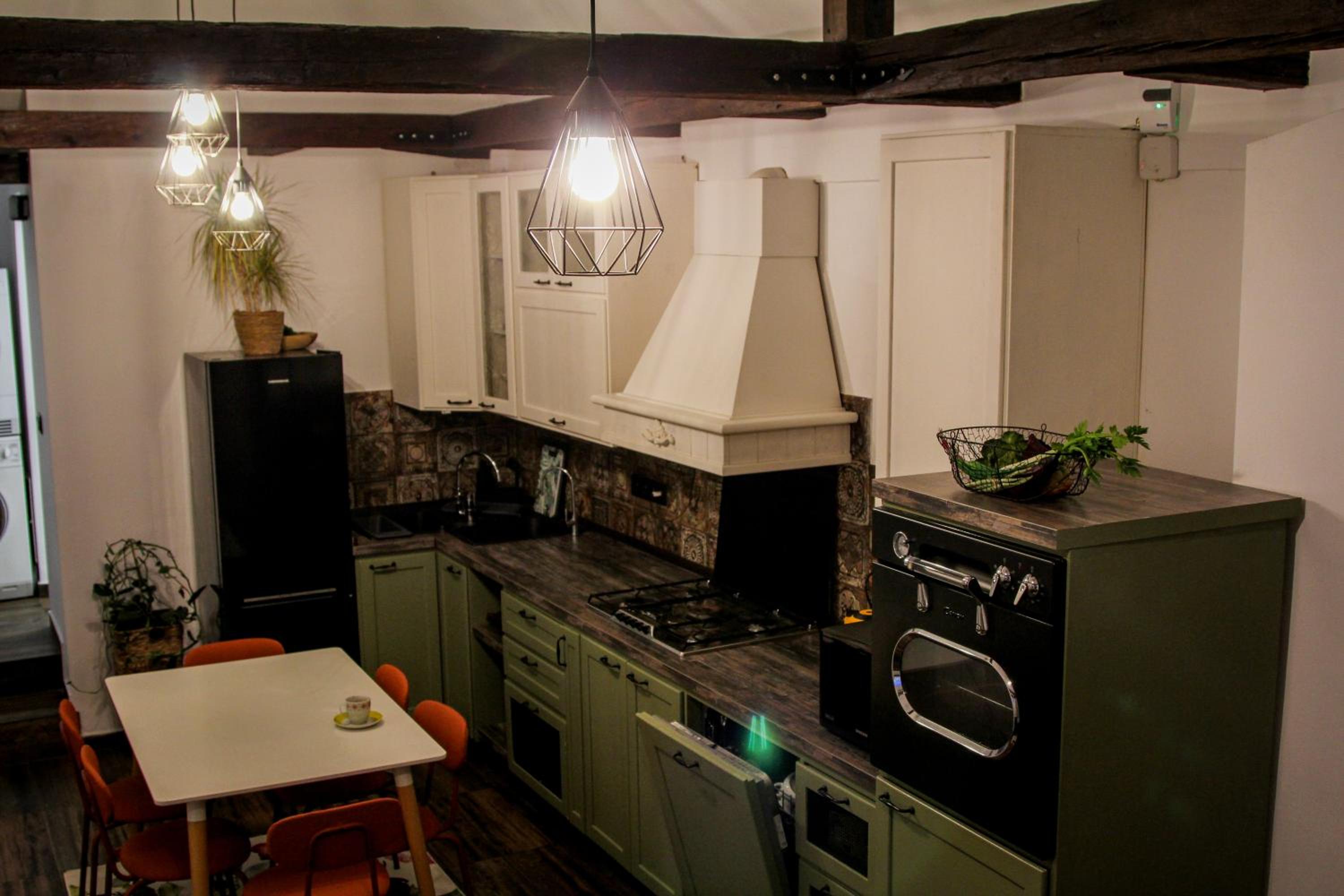 Cozy Cottage - Free Parking, Self Check-in view 2
