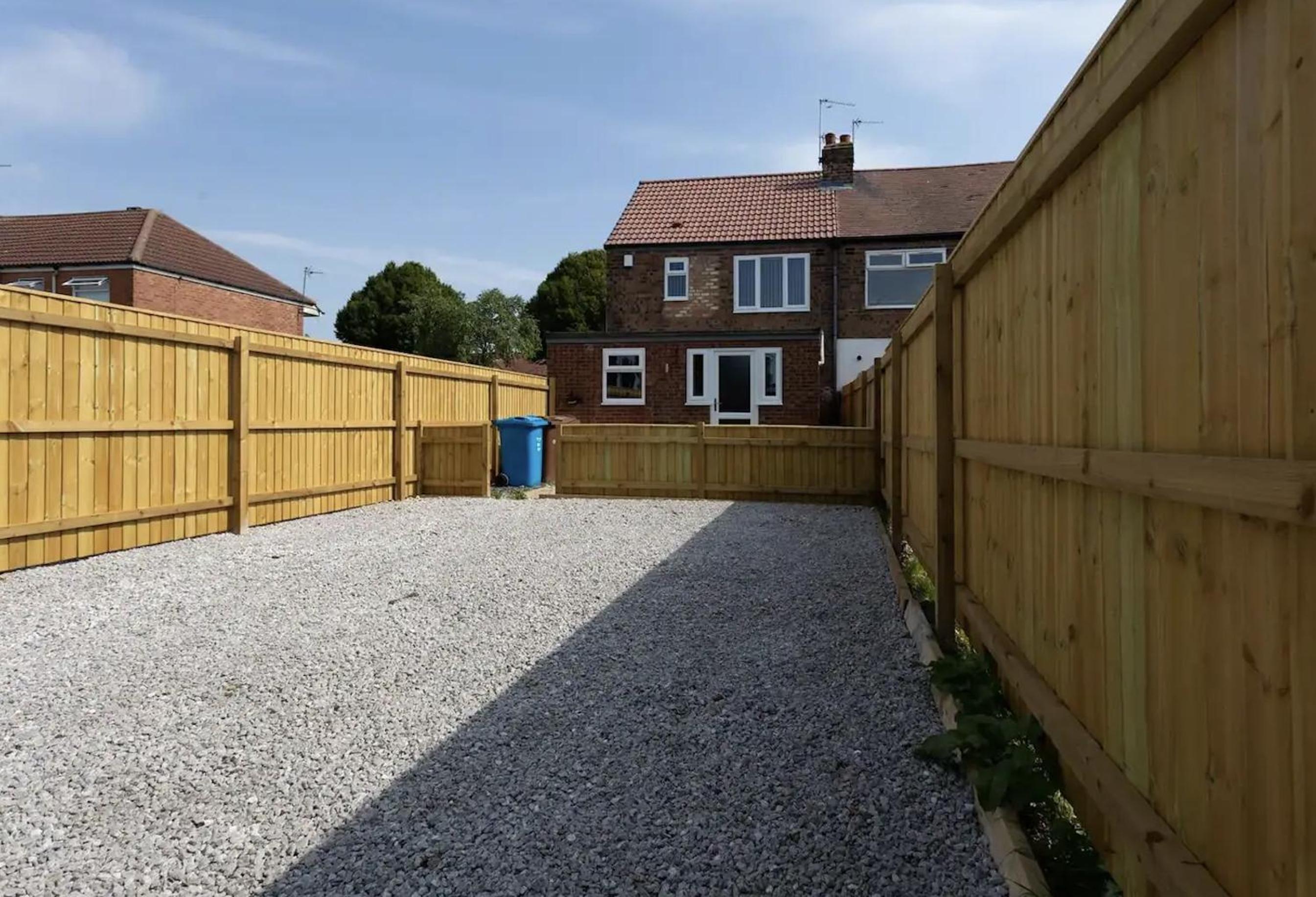 SUPER 5 Bedroom House Sleeps 11!