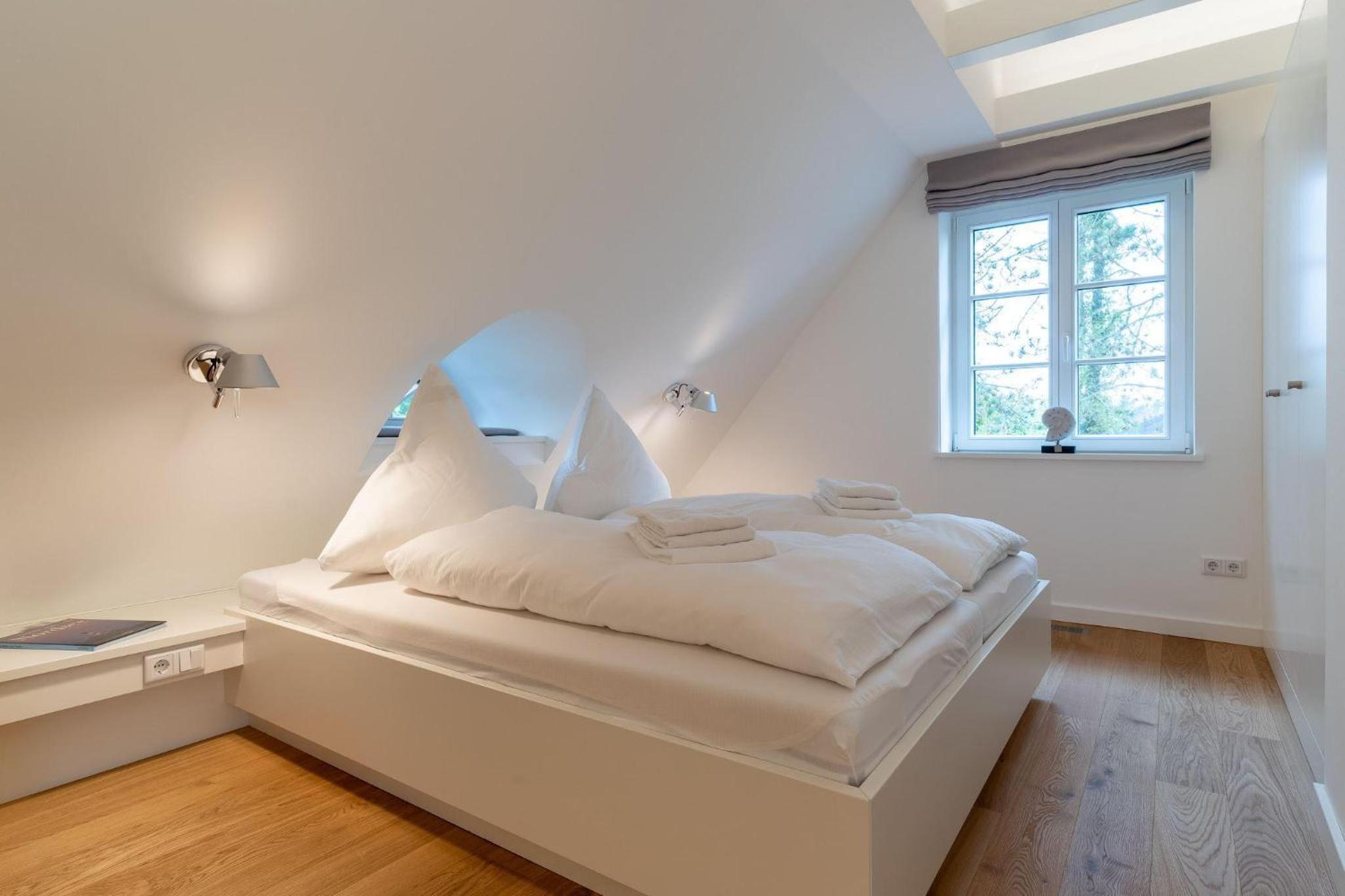 Reetdachhaus-Hoher-Himmel