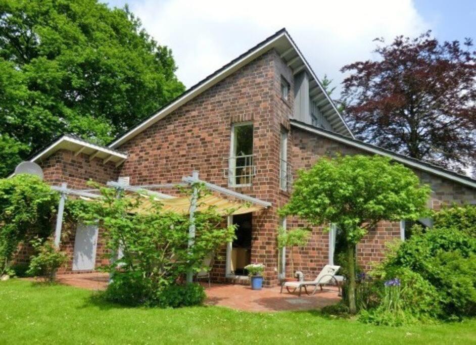 Unser Traumhaus mit wunderschönem Garten