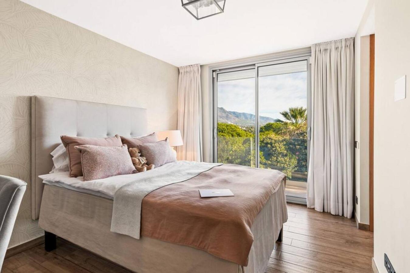 Villa Verde - 3-Bedroom Villa With Pool and Mountain View view 3