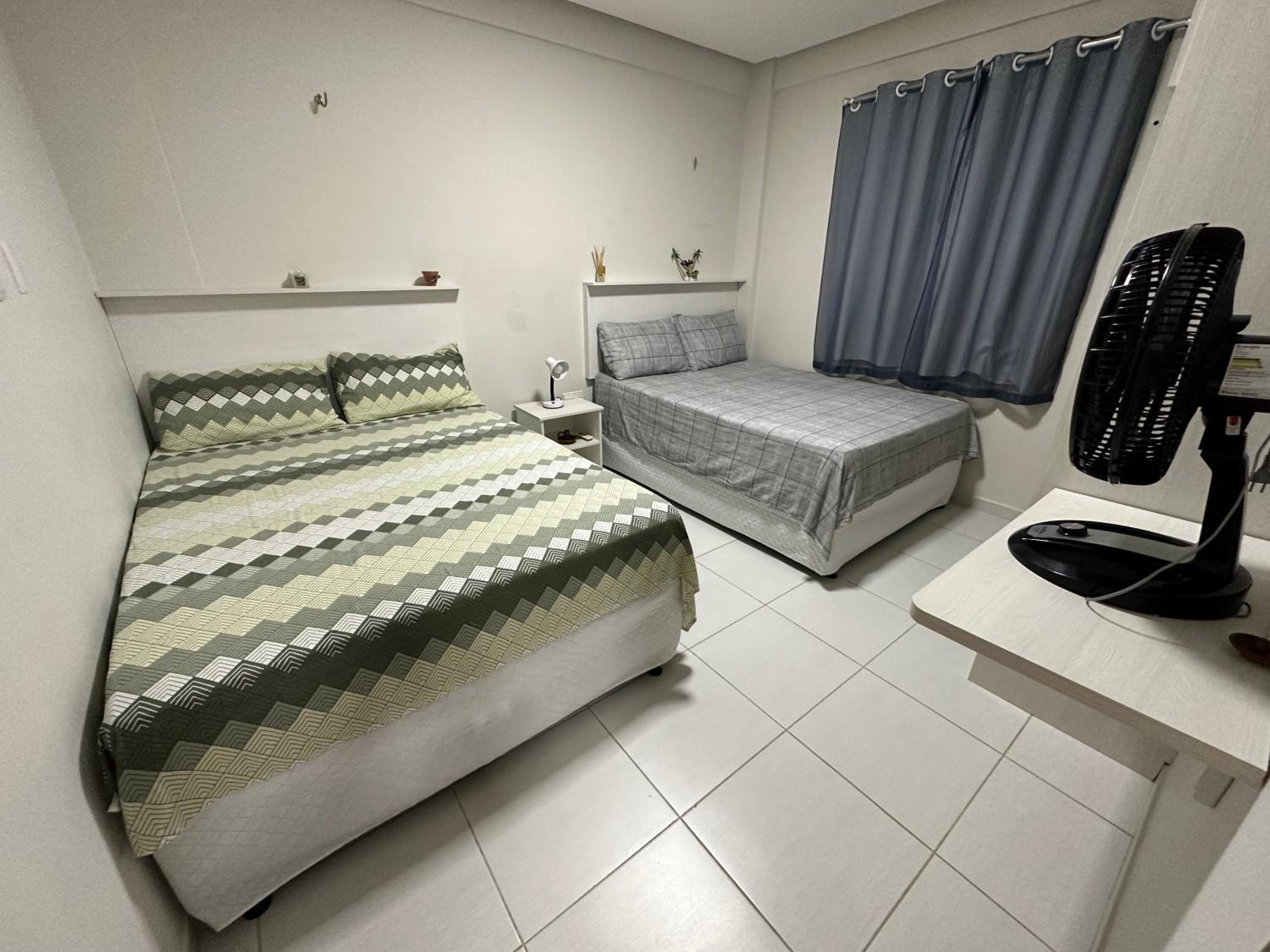 No Atalaia, Fort Poseidon rua do Atalho a 700 metros da praia do Atalaia, apartamento novo decorado, varanda, sala de estar e jantar, 02 suítes, 03 banheir