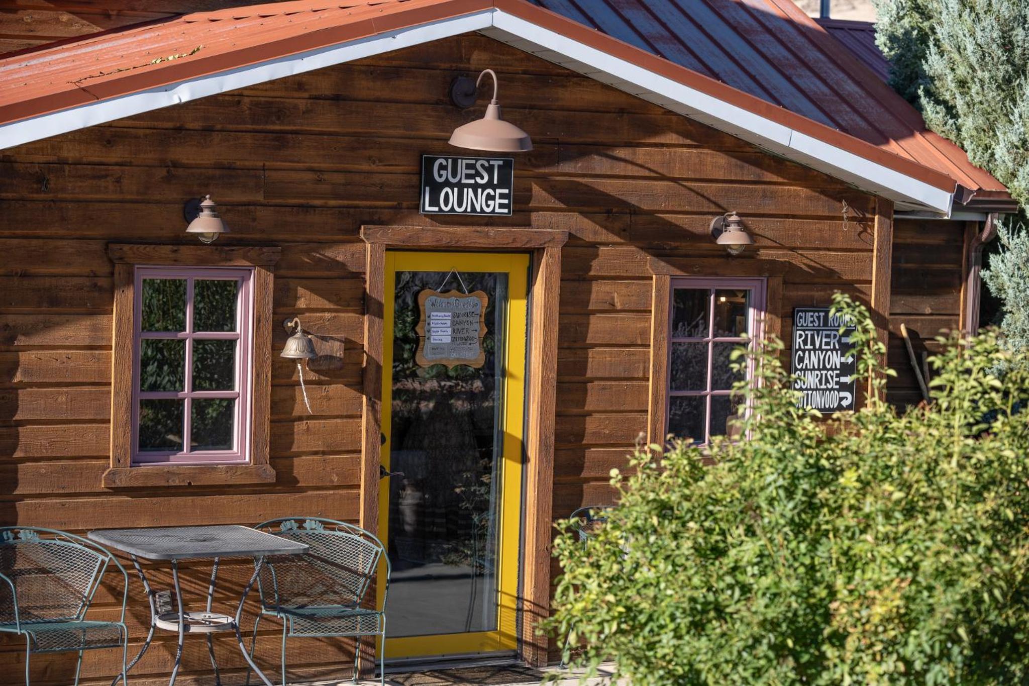 The Loubird Inn