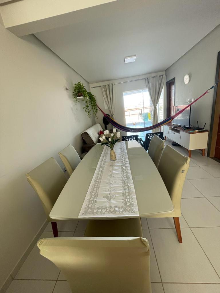 No Atalaia, Fort Poseidon rua do Atalho a 700 metros da praia do Atalaia, apartamento novo decorado, varanda, sala de estar e jantar, 02 suítes, 03 banheir