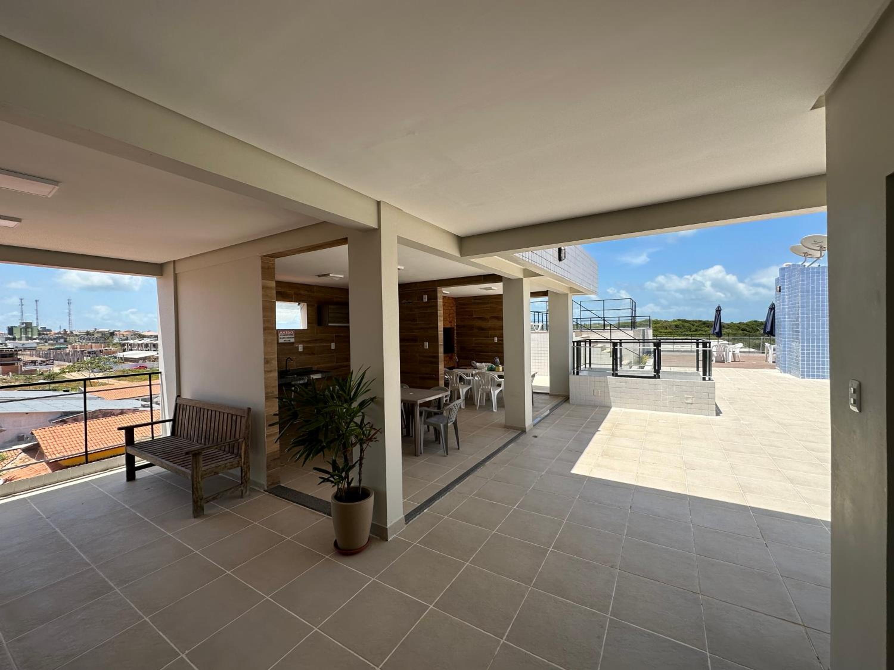 No Atalaia, Fort Poseidon rua do Atalho a 700 metros da praia do Atalaia, apartamento novo decorado, varanda, sala de estar e jantar, 02 suítes, 03 banheir