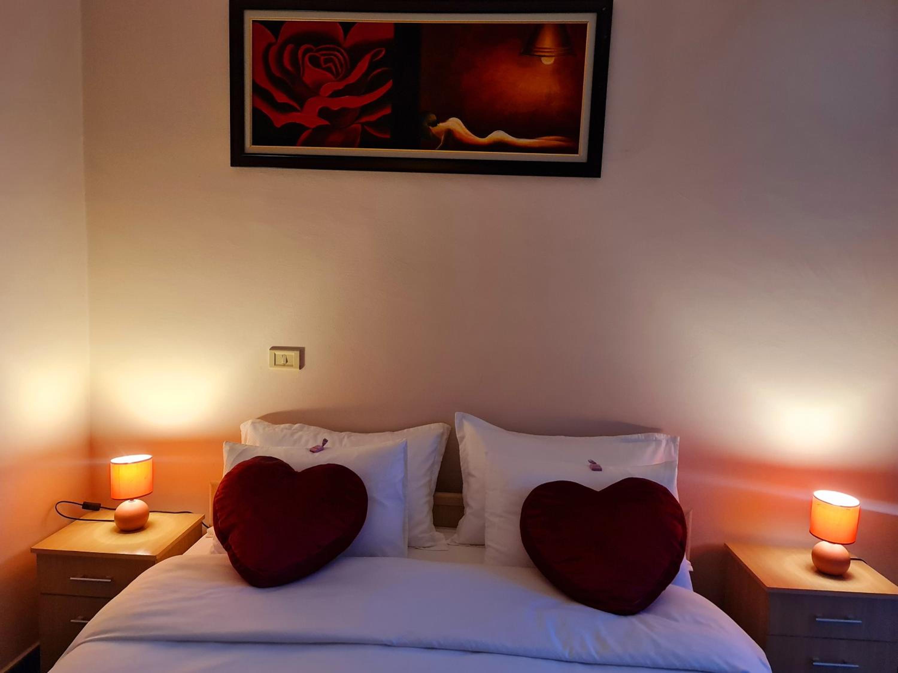 SweetHome Tirana Center, Skanderbeg Square