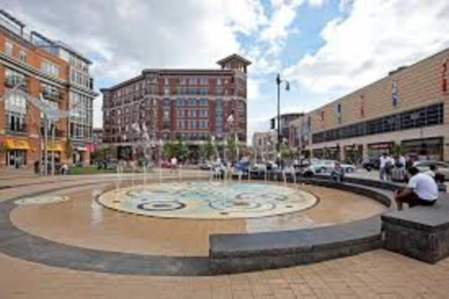 Entire Extra Large Luxury 3 Bedrooms Condo view 5