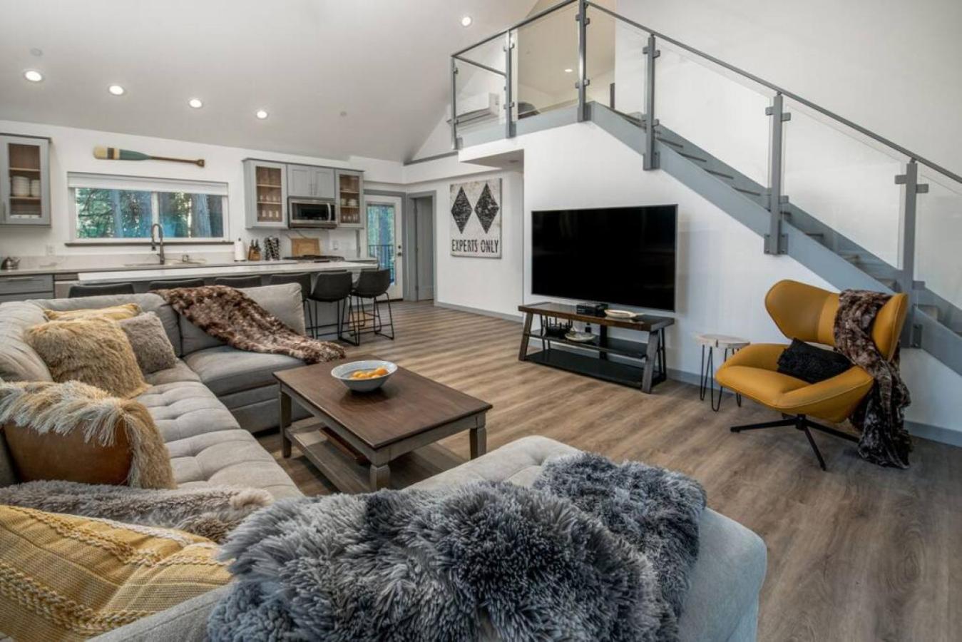 Newly Built Luxury Villa in the Sierra Mountains view 5