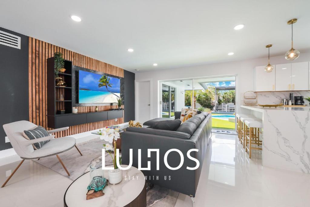 Stunning 5BR Heated Pool, Beach Access & Games L06