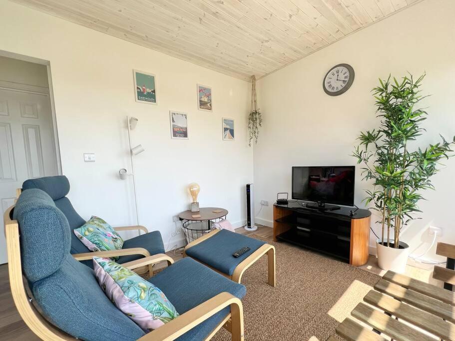 Little Haven Too, one bed chalet in Dartmouth view 3