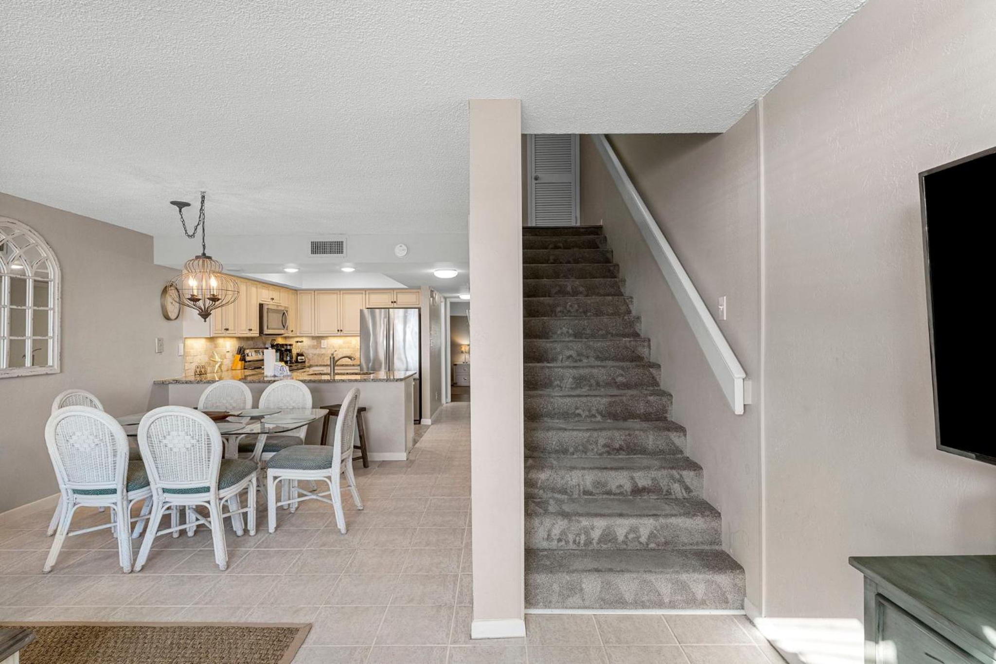 3BR, 3BA beachfront townhome! Sleeps 11! Ocean view! Steps to the beach! view 4