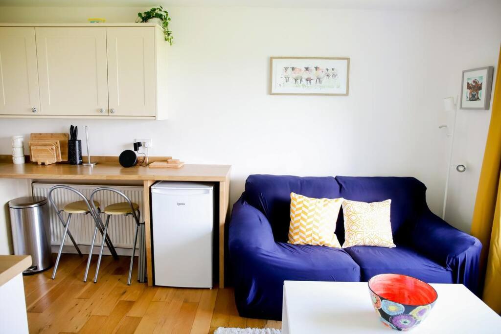 Idyllic rural retreat with one bedroom and parking view 4