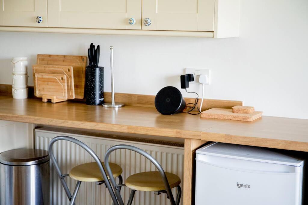 Idyllic rural retreat with one bedroom and parking view 5