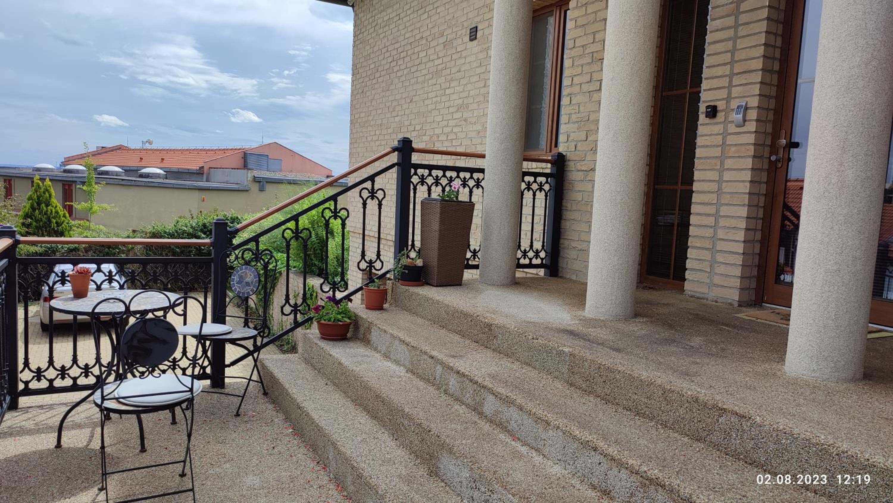 Villa Homestay Nad Helmrovkou