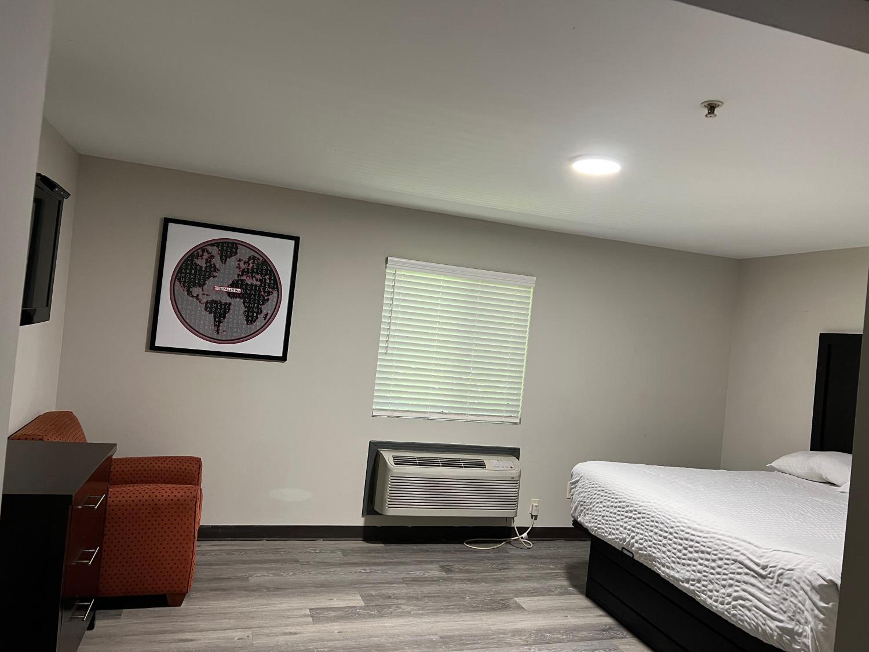 High Falls Inn & Suites