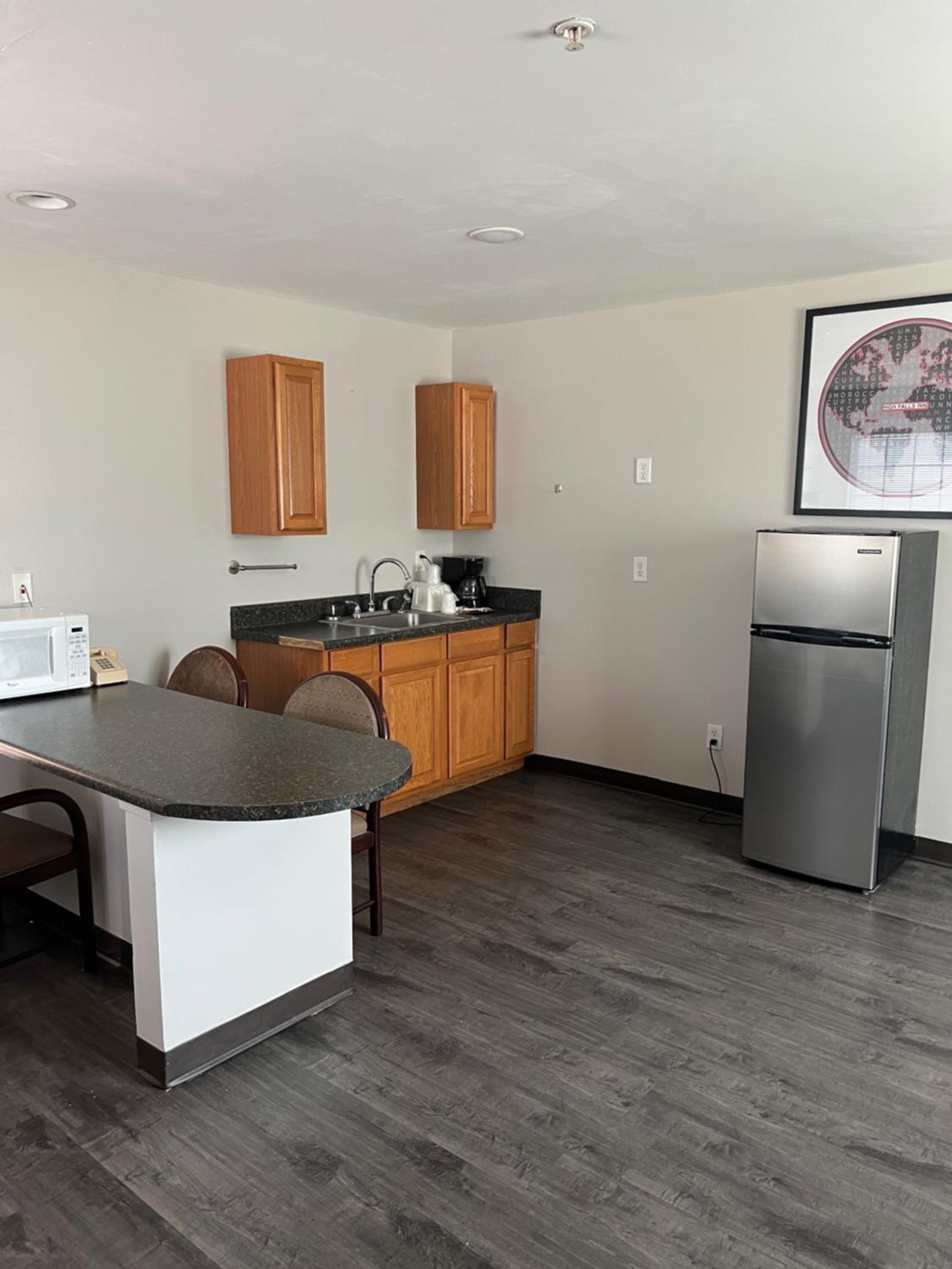 High Falls Inn & Suites