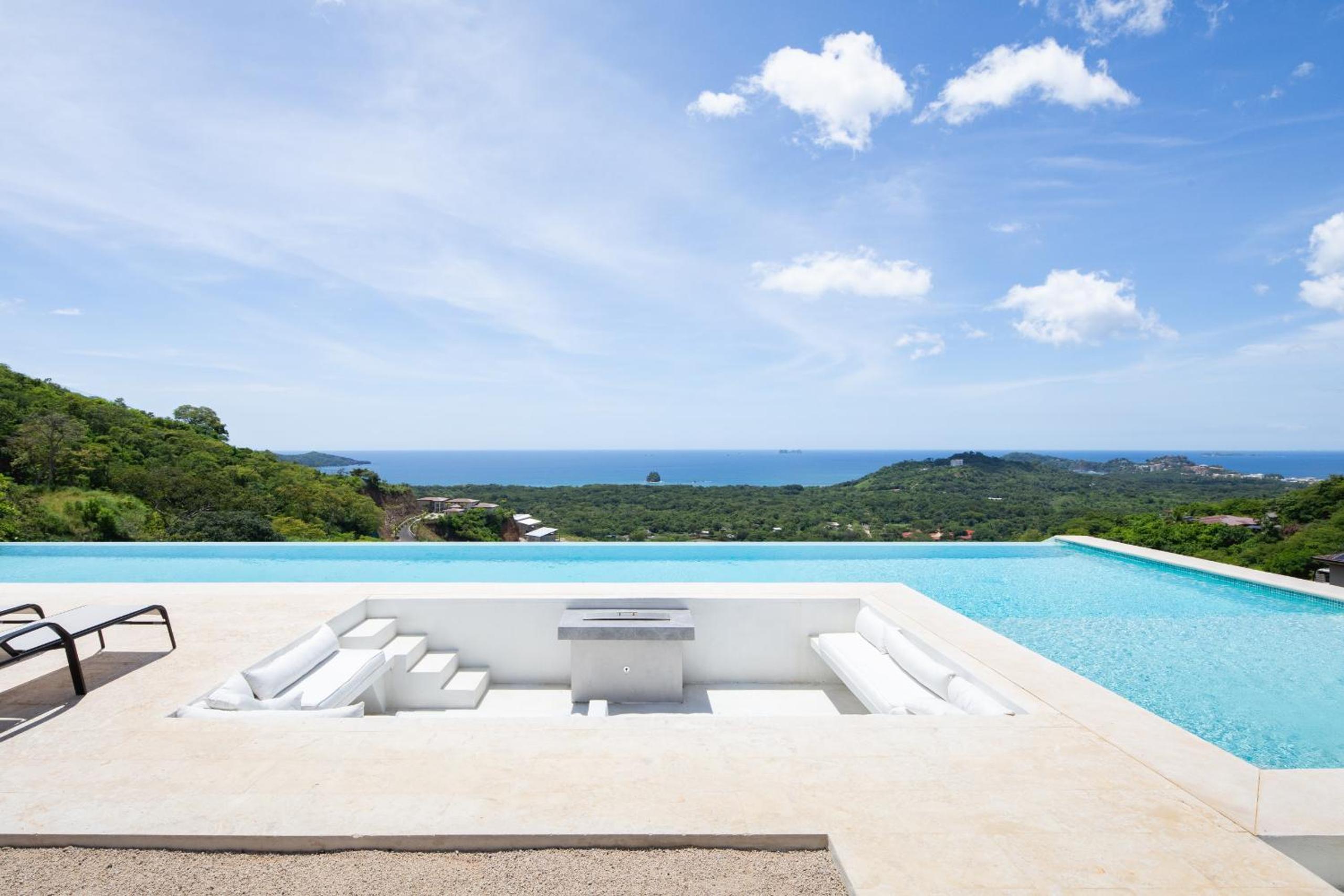 CASA AYLA A - stunning 5BR Ocean view house & infinity pool in Flamingo