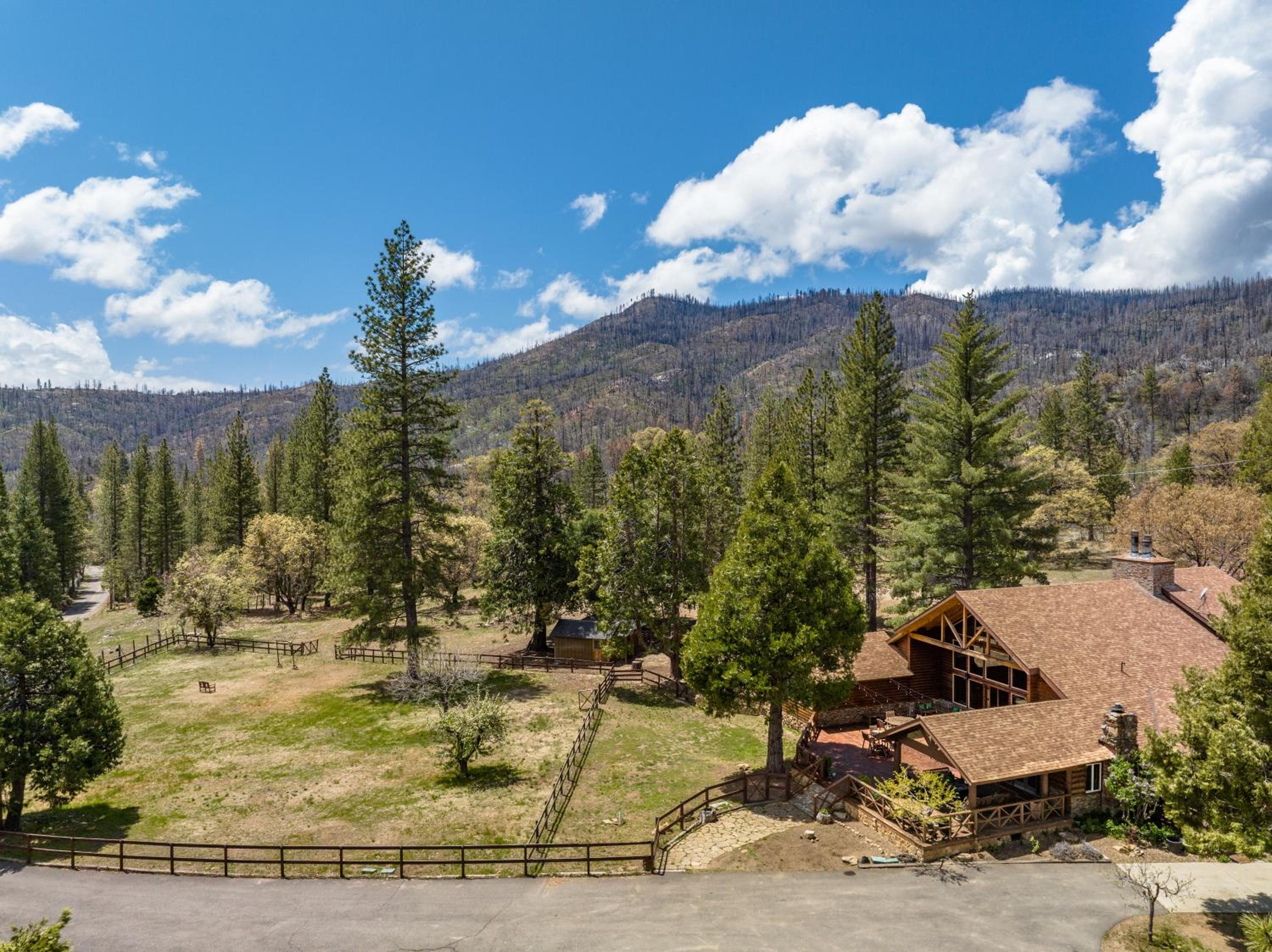 Gorgeous North Fork Cabin Near Bass Lake! view 2