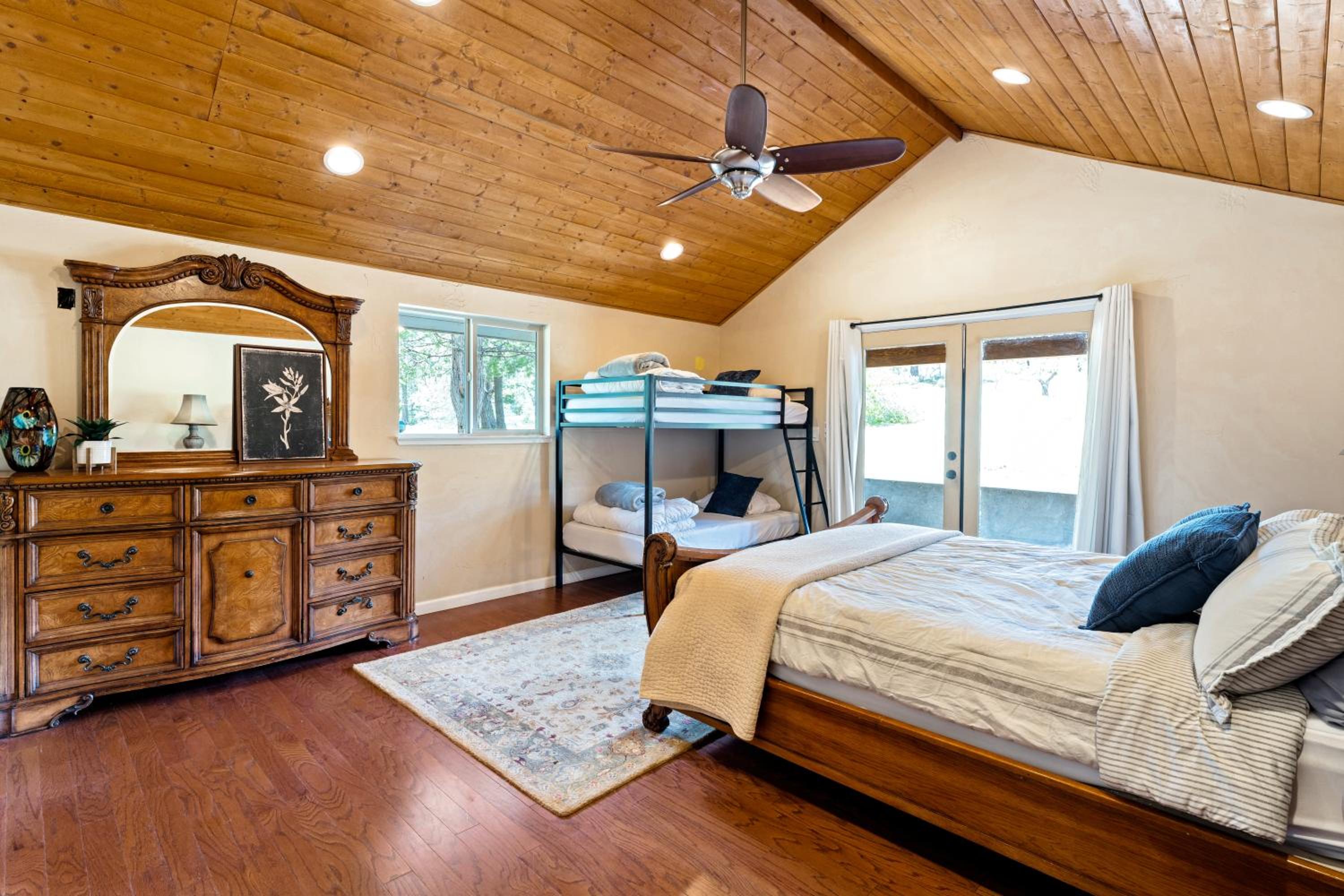 Gorgeous North Fork Cabin Near Bass Lake! view 3