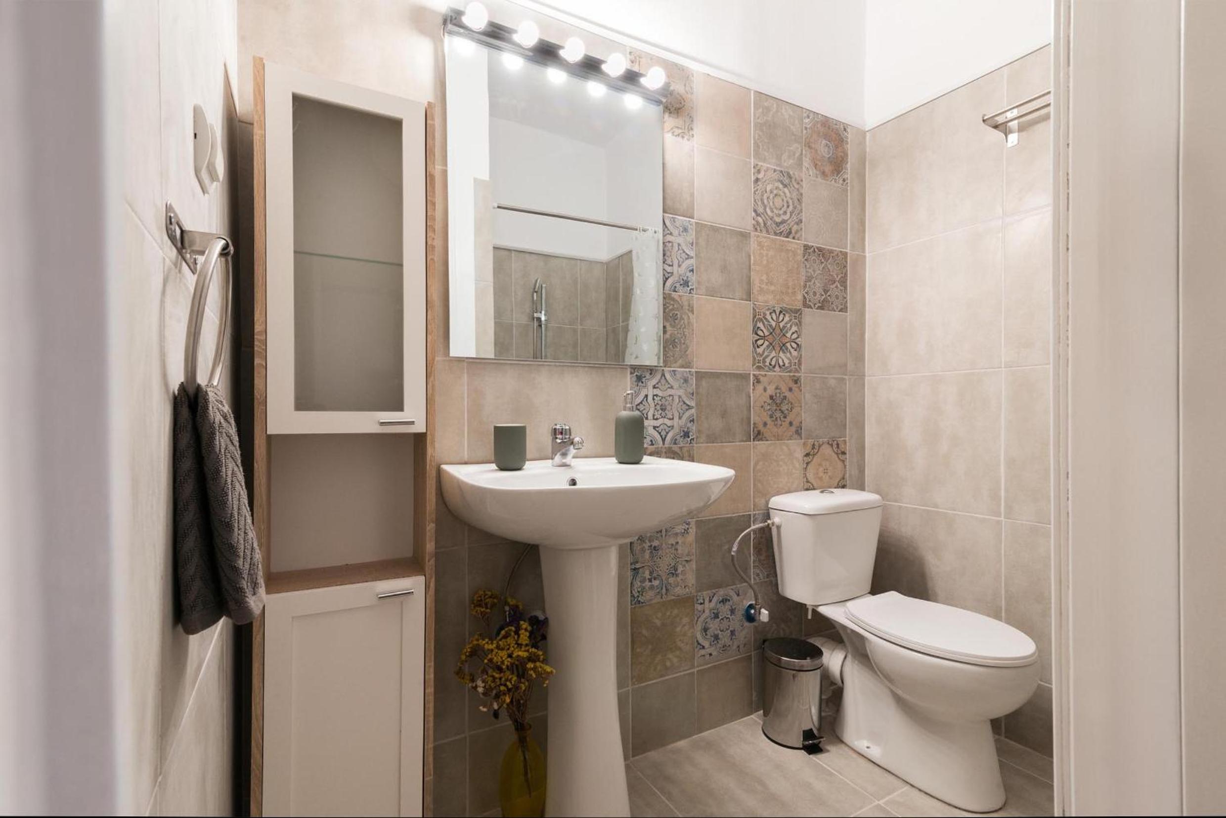 Central Lycabettus view, pr bath, pr living area, pr balcony photo 5