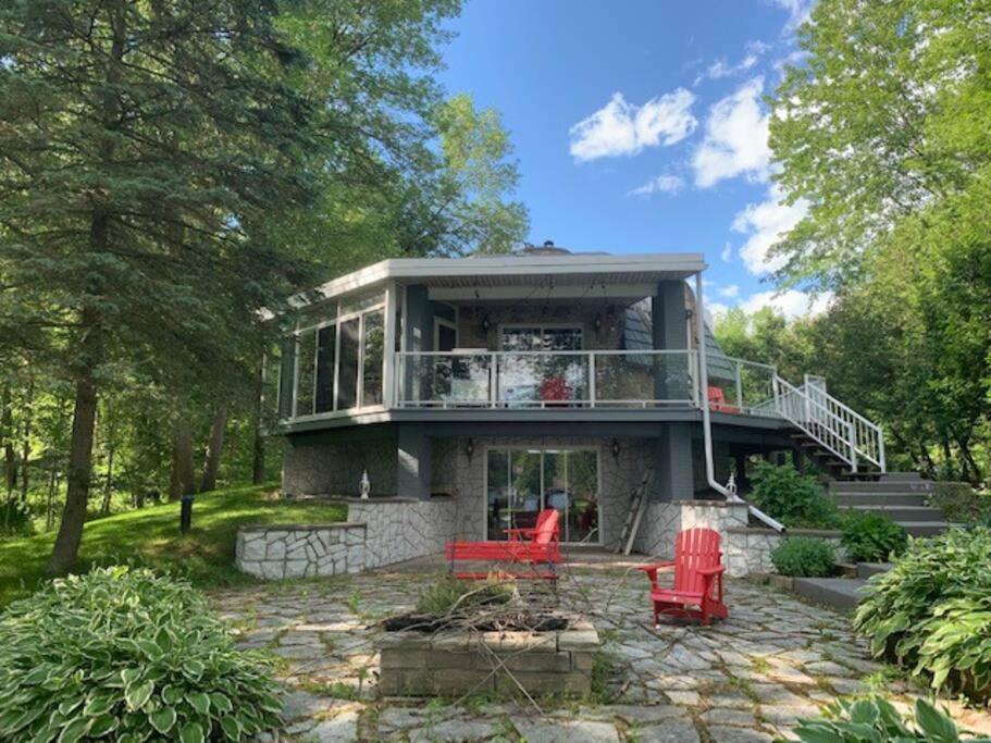Waterfront Cottage in Muskoka