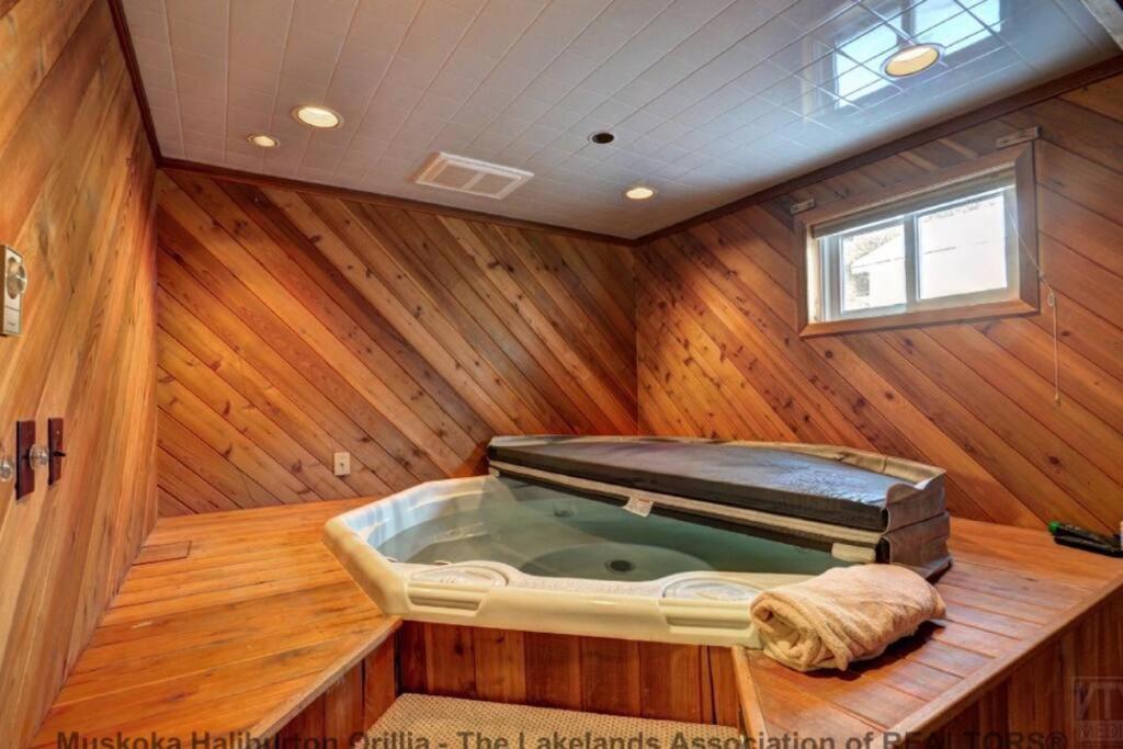 Waterfront Cottage in Muskoka