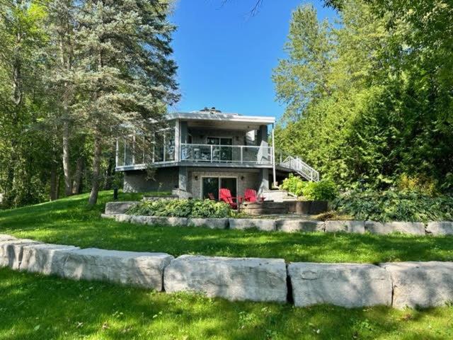 Waterfront Cottage in Muskoka