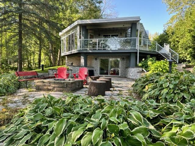 Waterfront Cottage in Muskoka