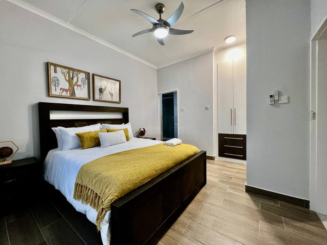 DeeLops Apt 304 @Sarona City
