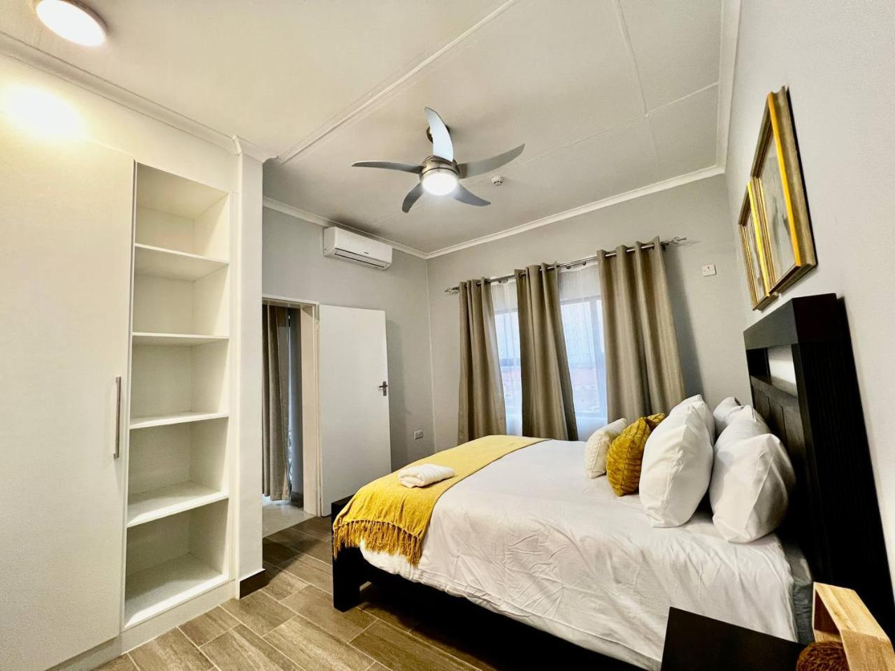 DeeLops Apt 304 @Sarona City