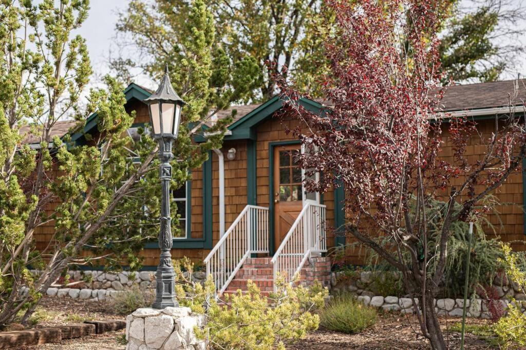 Stunning North Fork Cabin w/ Free Wi-Fi & Smart TV view 3
