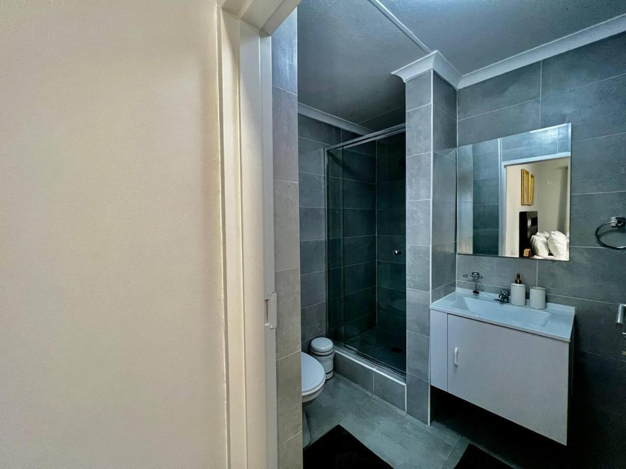 DeeLops Apt 304 @Sarona City