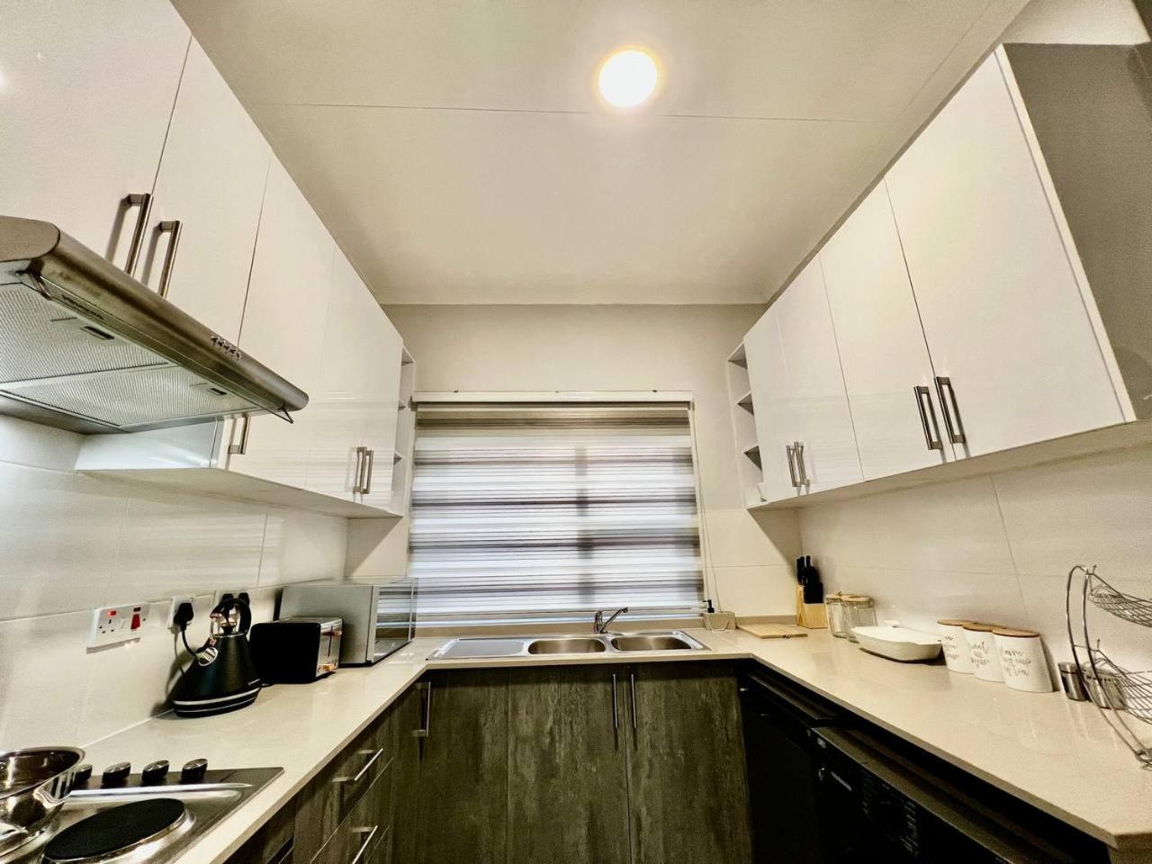 DeeLops Apt 304 @Sarona City