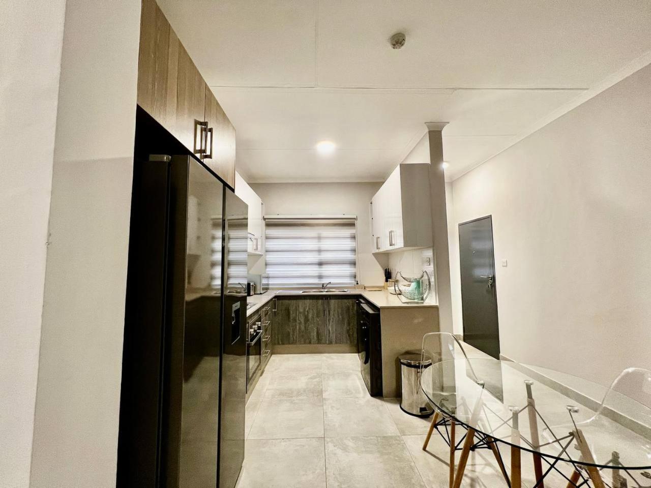 DeeLops Apt 304 @Sarona City