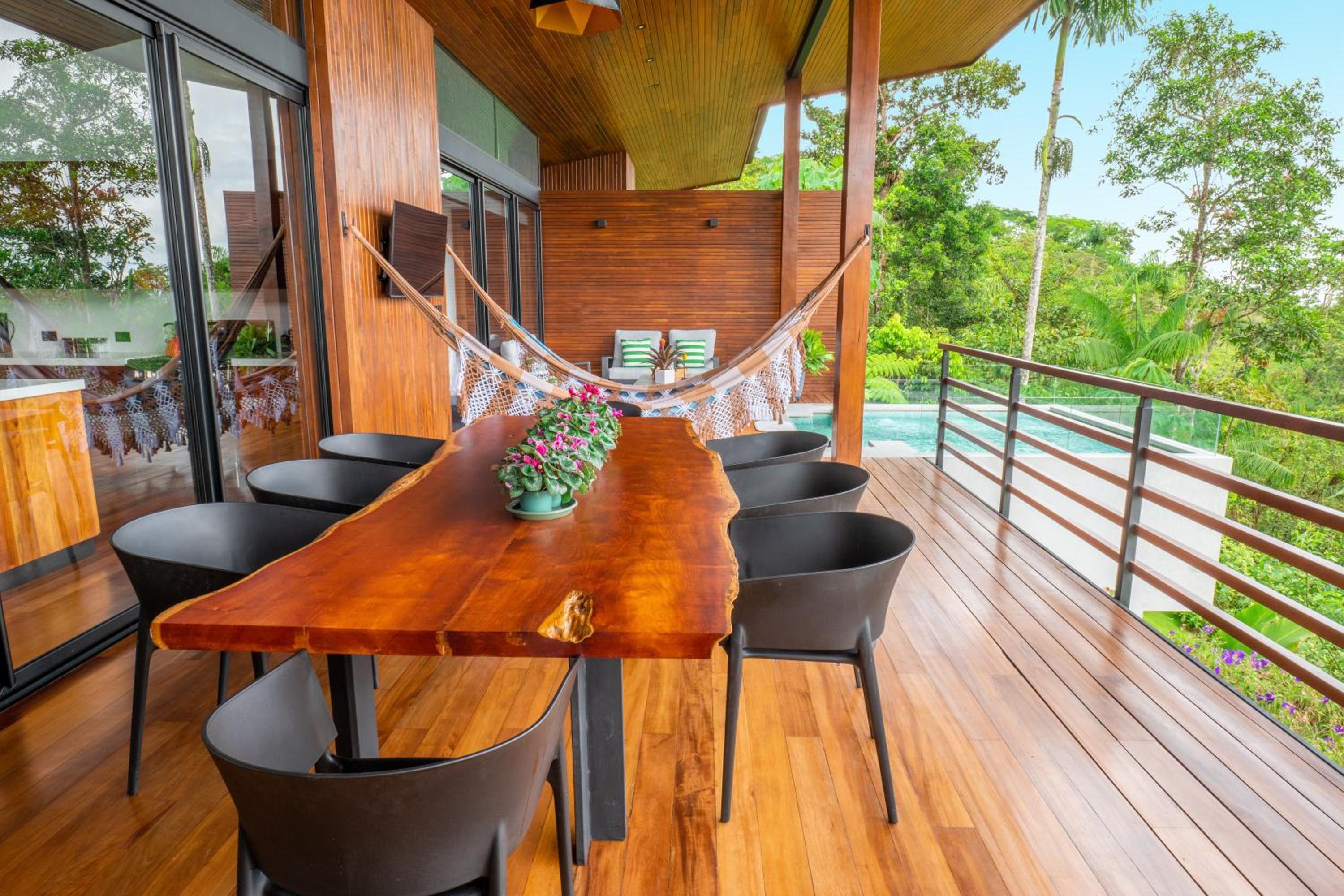 Villa Morpho - Luxury Jungle House at Ecolirios Green Community