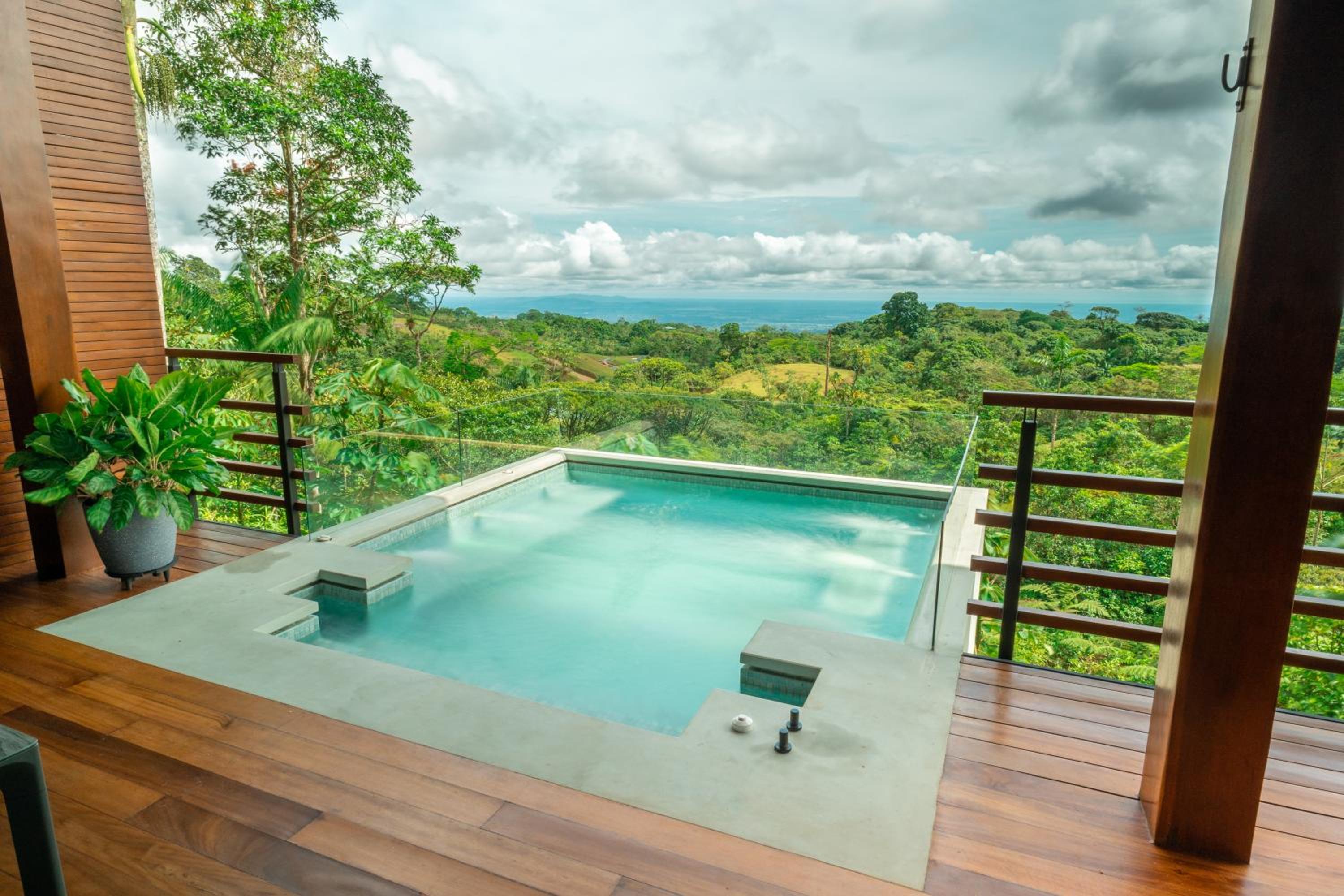Villa Morpho - Luxury Jungle House at Ecolirios Green Community