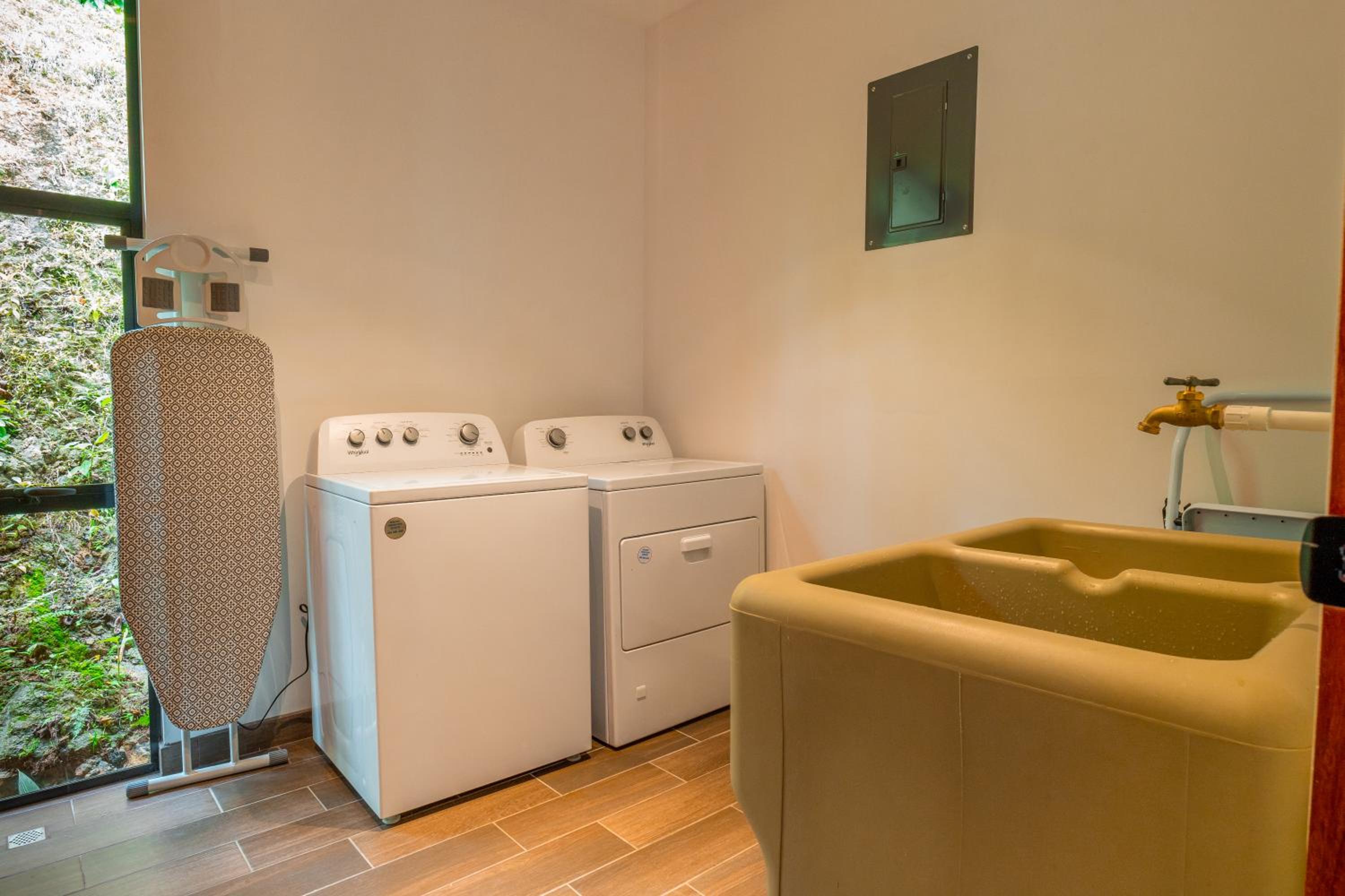 Villa Morpho - Luxury Jungle House at Ecolirios Green Community