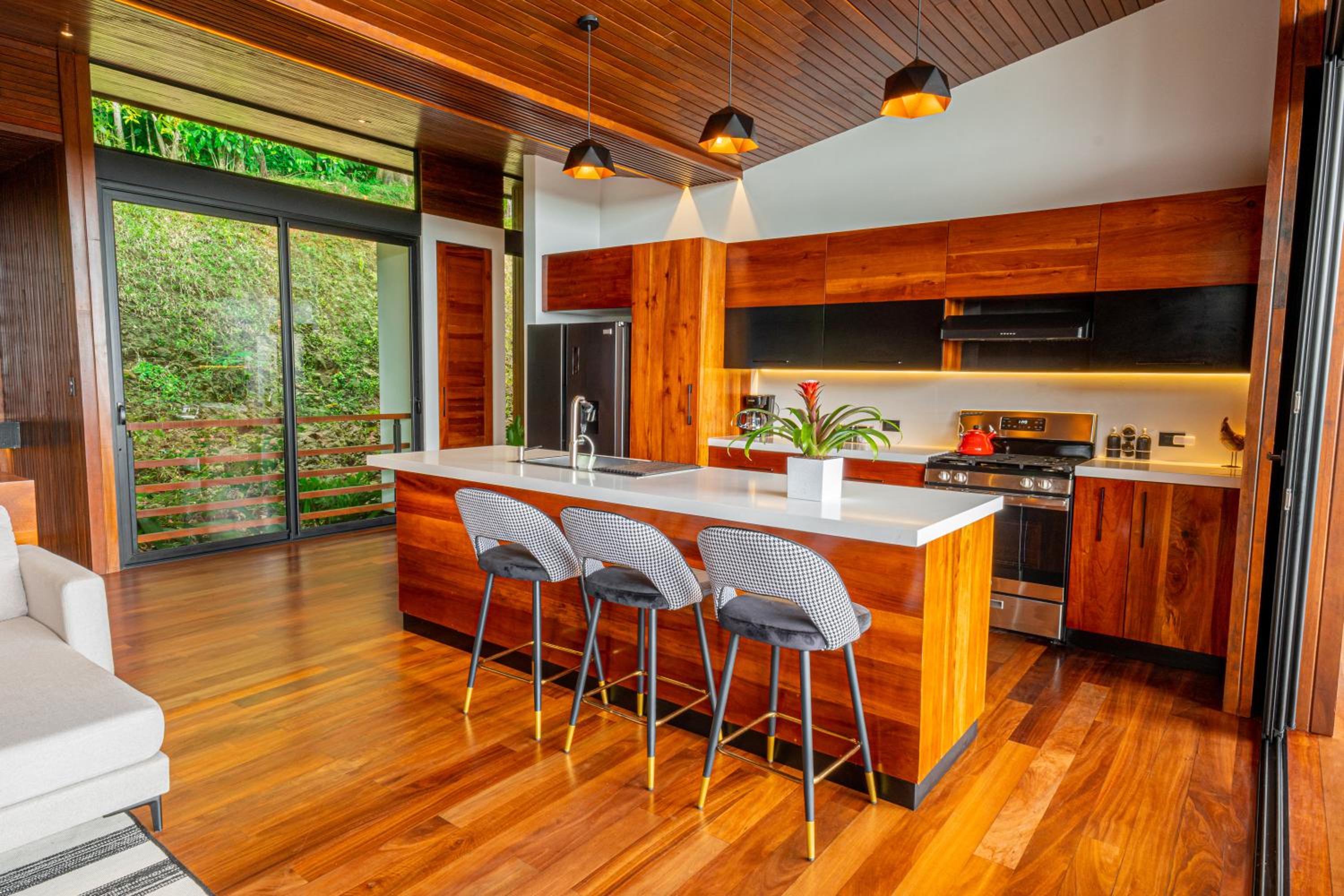 Villa Morpho - Luxury Jungle House at Ecolirios Green Community