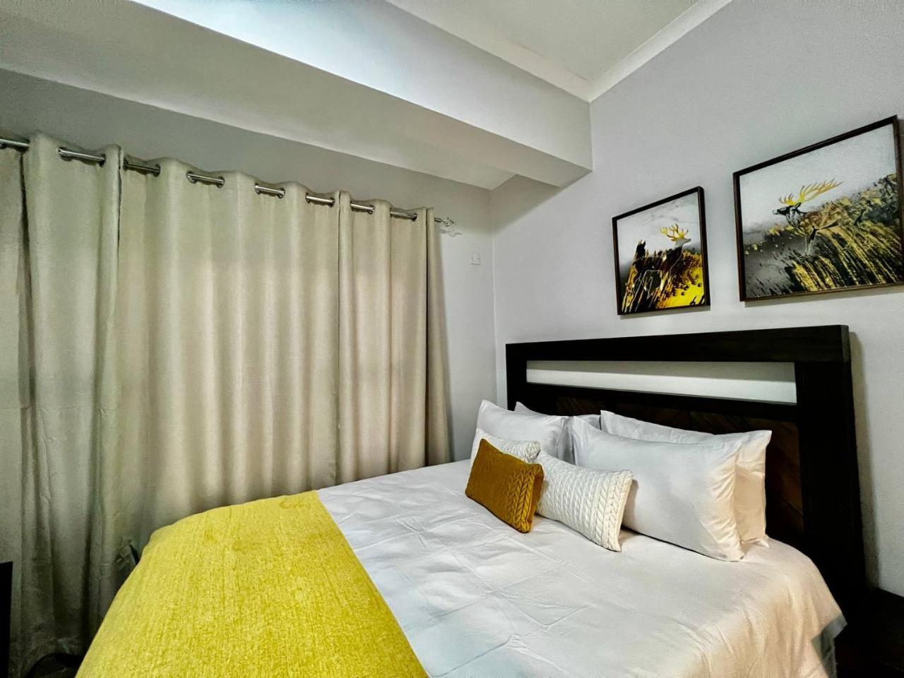 DeeLops Apt 304 @Sarona City