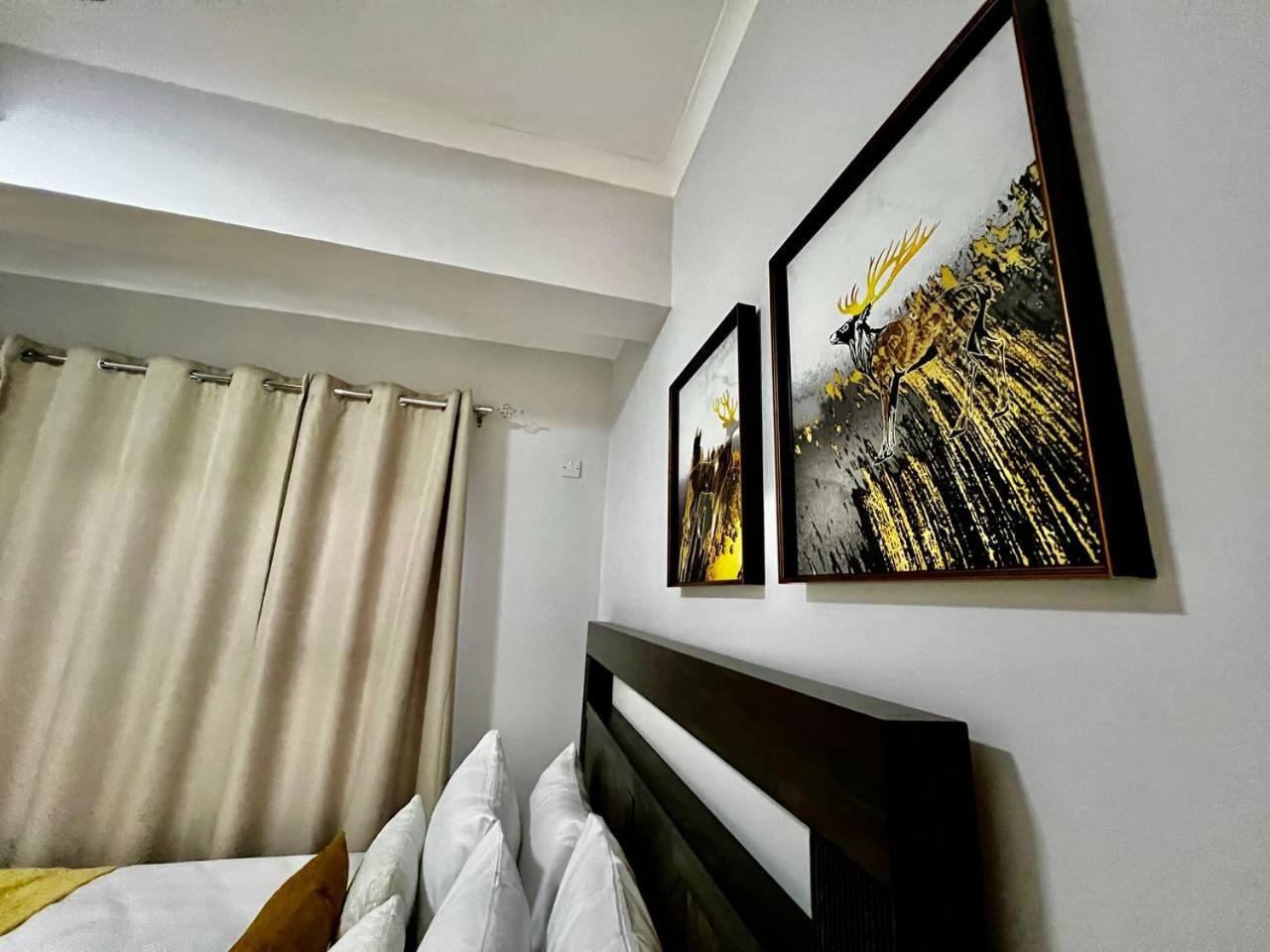 DeeLops Apt 304 @Sarona City