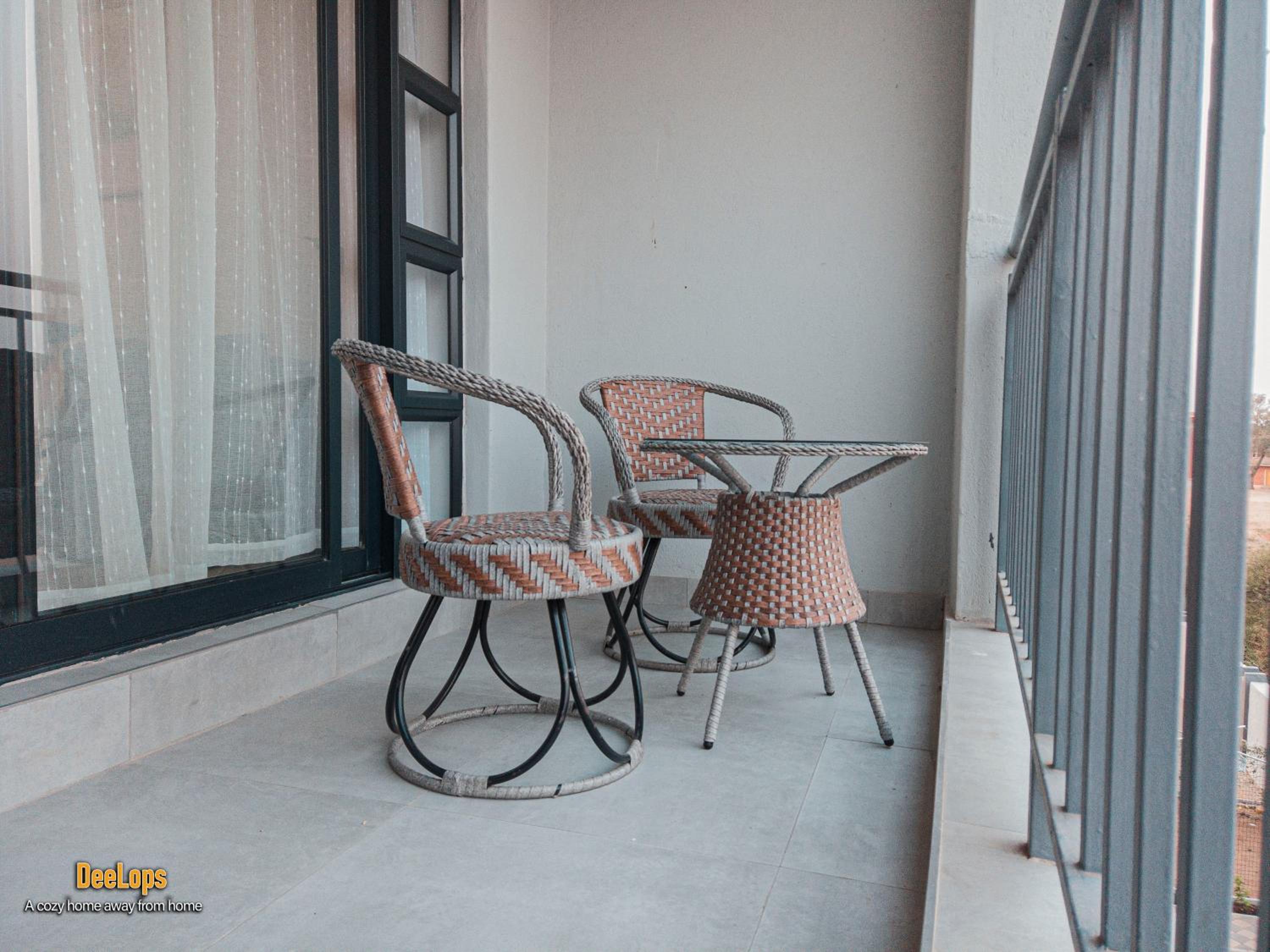 DeeLops Apt 304 @Sarona City
