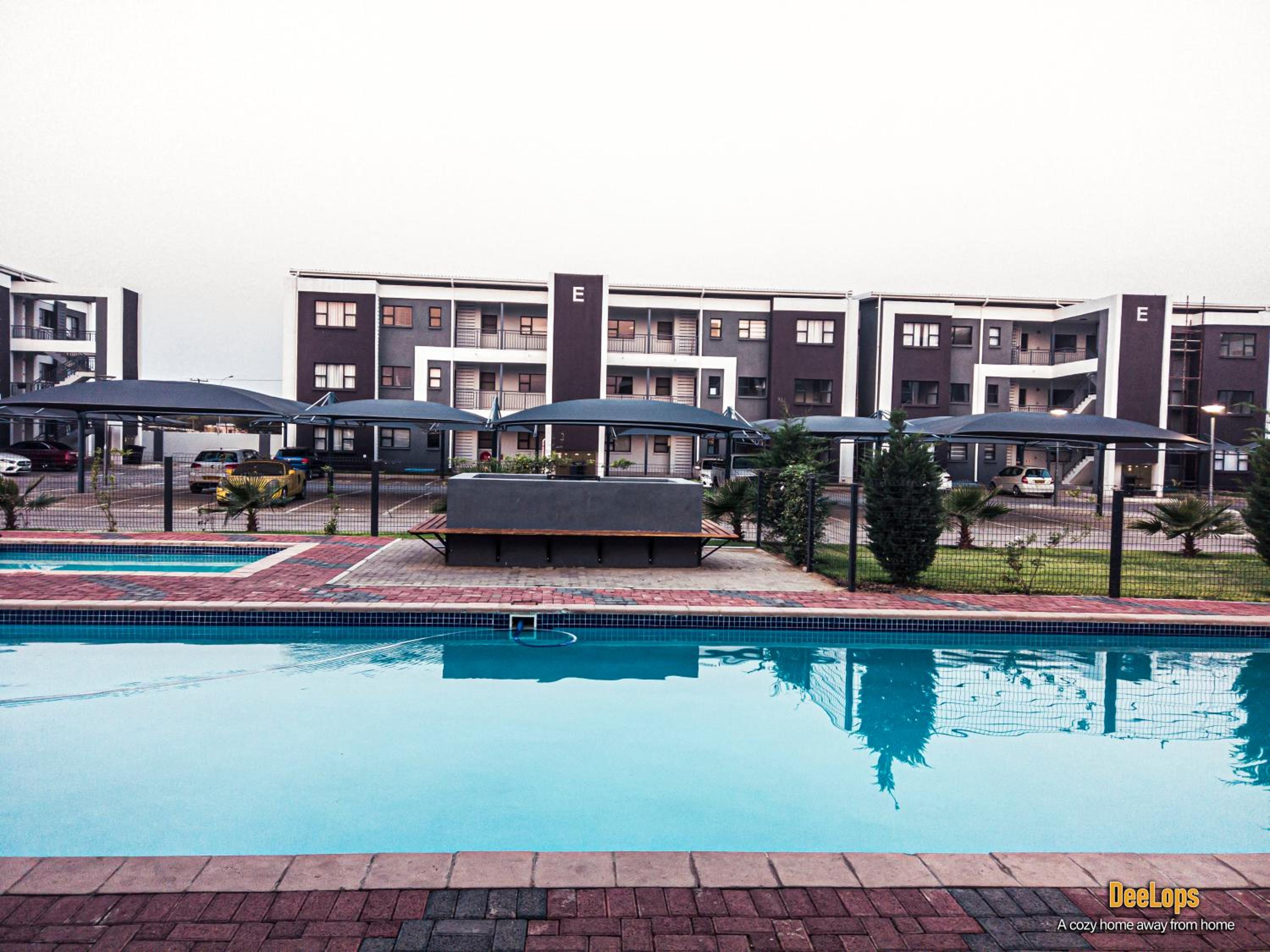 DeeLops Apt 304 @Sarona City