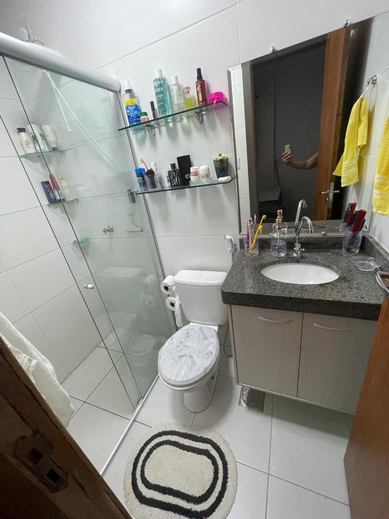 No Atalaia, Fort Poseidon rua do Atalho a 700 metros da praia do Atalaia, apartamento novo decorado, varanda, sala de estar e jantar, 02 suítes, 03 banheir